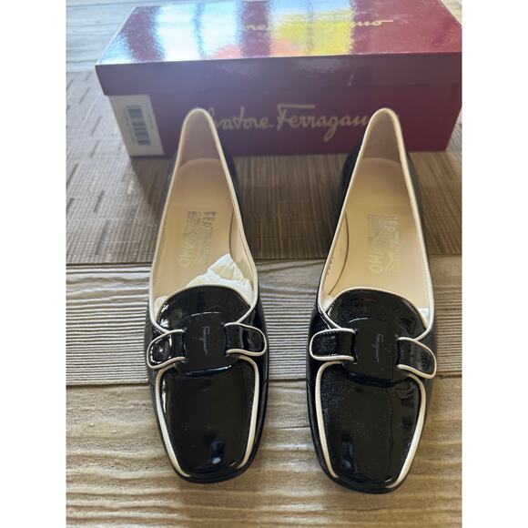 Salvatore Ferragamo Shoes - Ferragamo negro patentcalf magnolia kid